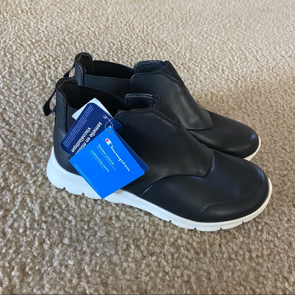 Champion Women’s memory form insole mid top shoe.